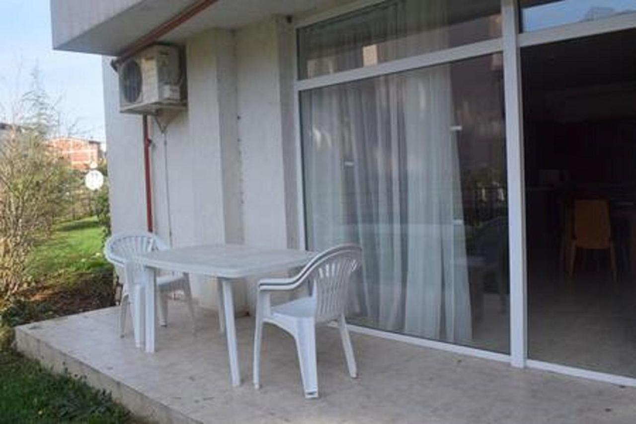 Yves 2 Bed Apart At Sun Village Sunny Beach Not Far Away From The Sea Exterior foto